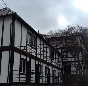 Гостиница из СИП панелей, в Краснодарском крае (Анапа, пос. Сукко), построенная компанией ВИРМАК